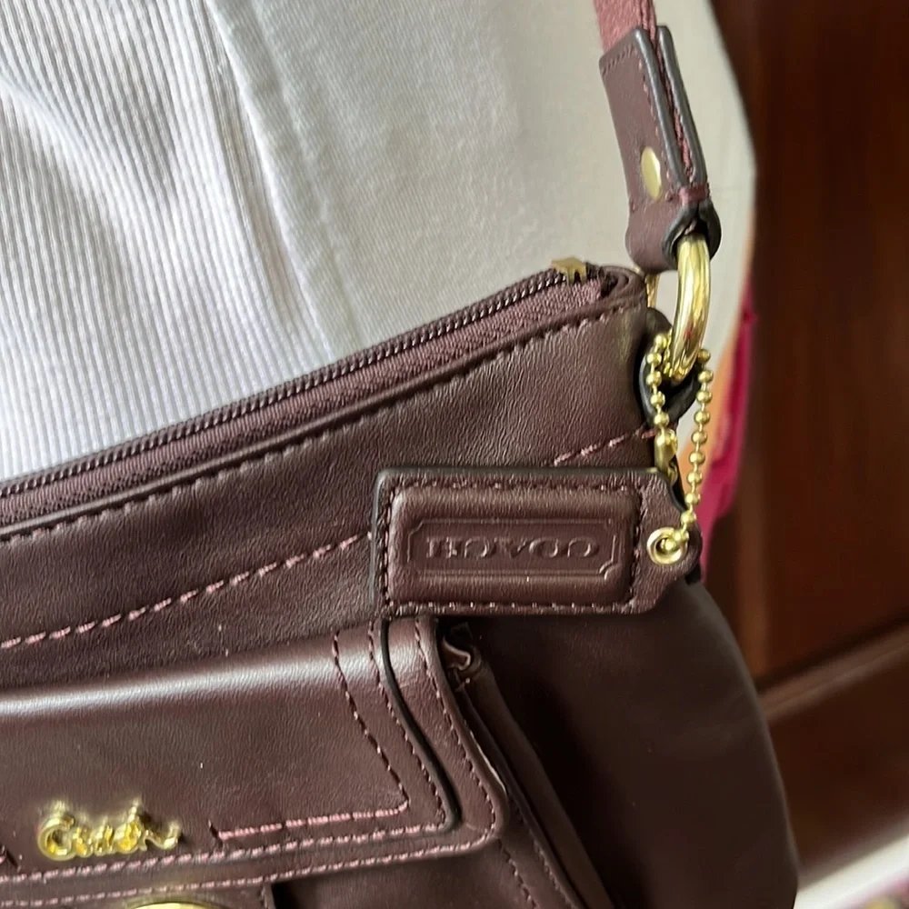 Coach Vintage leather essential Crossbody/shoulder Bag dark brown Like new